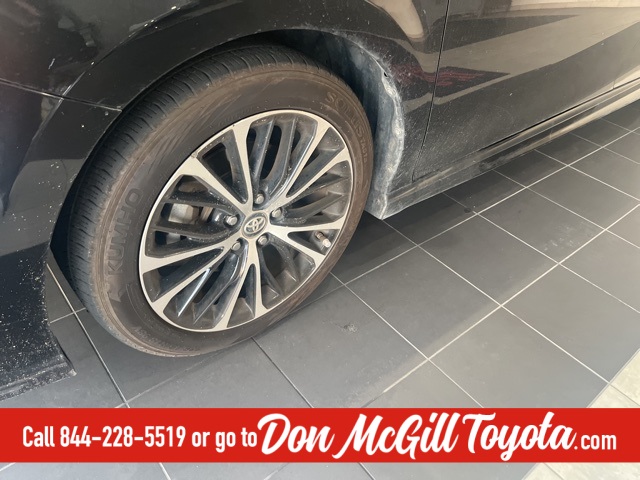 2018 Toyota Camry SE photo 2