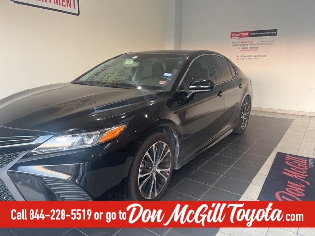 2018 Toyota Camry SE photo 3