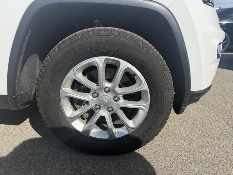 2021 Jeep Grand Cherokee Laredo E photo 4