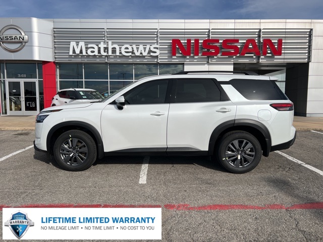 2025 Nissan Pathfinder SV