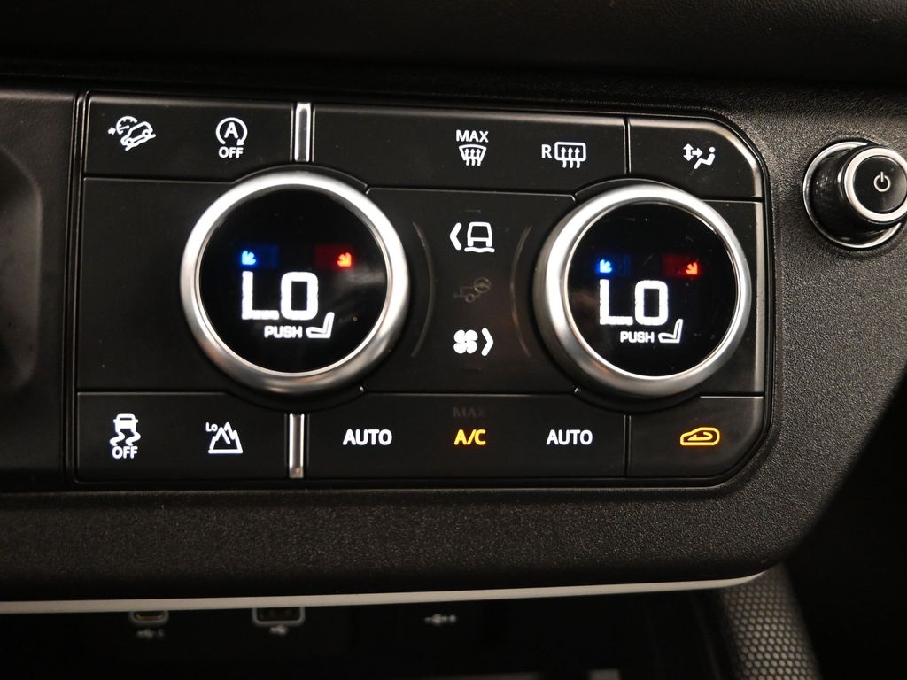 2022 Land Rover Defender X-Dynamic HSE photo 11