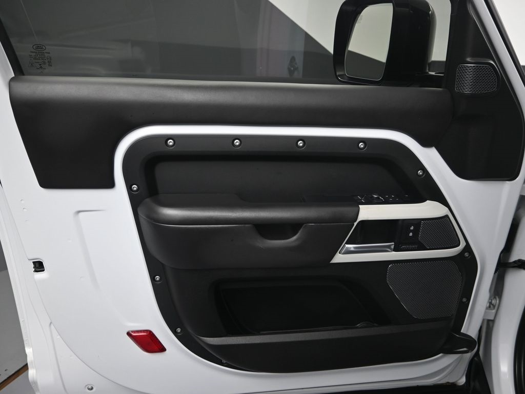 2022 Land Rover Defender X-Dynamic HSE photo 7