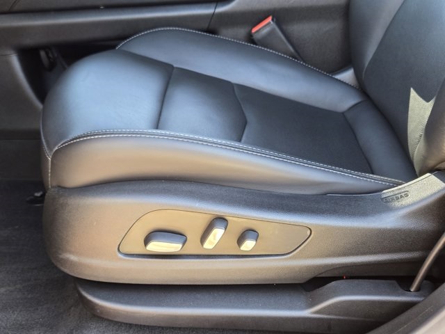 used 2021 Cadillac XT5 car, priced at $32,800