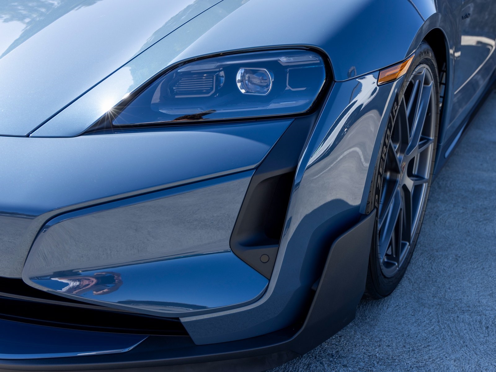 2025 Porsche Taycan Turbo GT Weissach Package photo 23