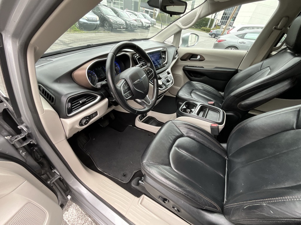 2017 Chrysler Pacifica Touring L photo 9