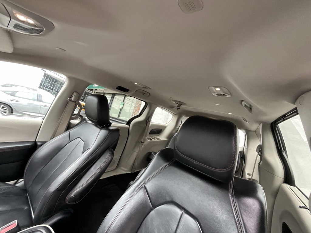 2017 Chrysler Pacifica Touring L photo 11