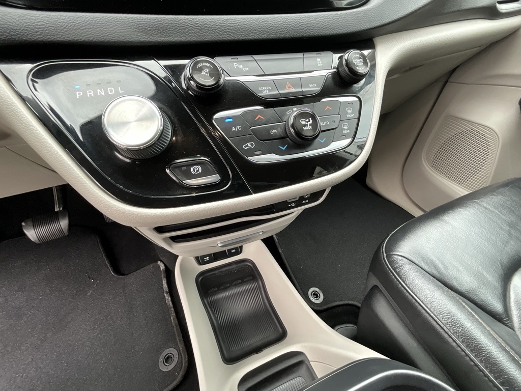 2017 Chrysler Pacifica Touring L photo 18