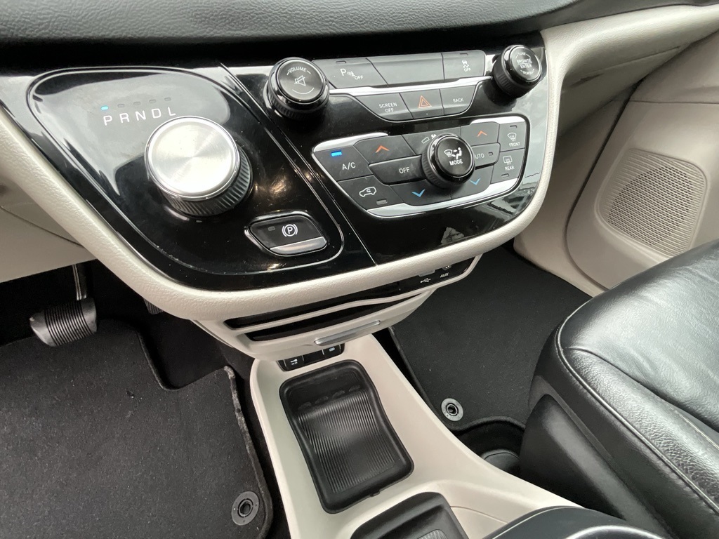 2017 Chrysler Pacifica Touring L photo 19