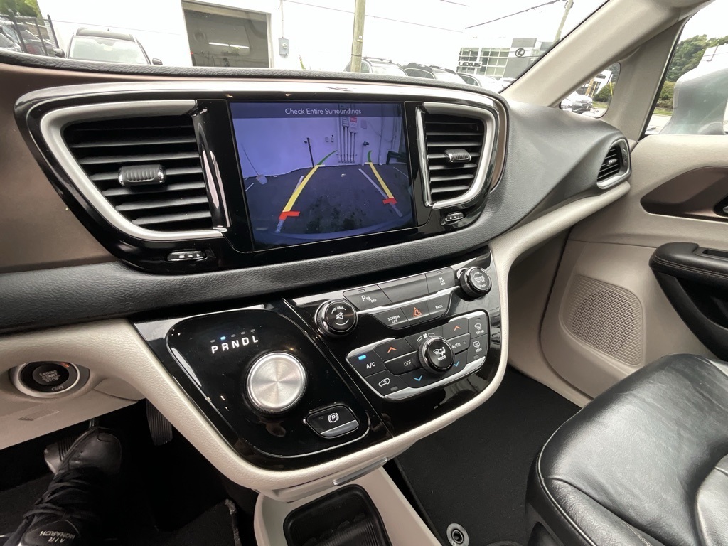 2017 Chrysler Pacifica Touring L photo 21