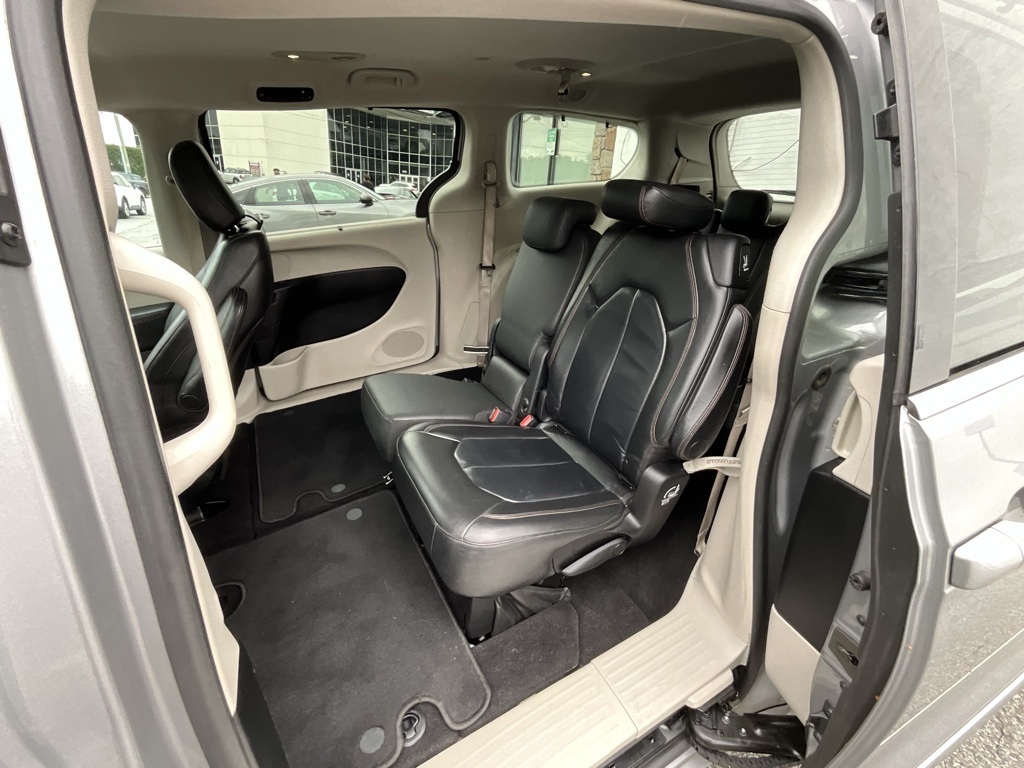 2017 Chrysler Pacifica Touring L photo 23