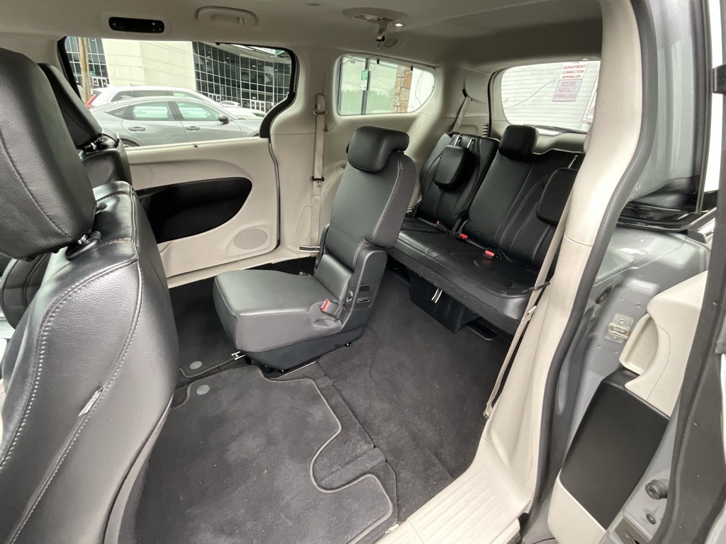 2017 Chrysler Pacifica Touring L photo 24