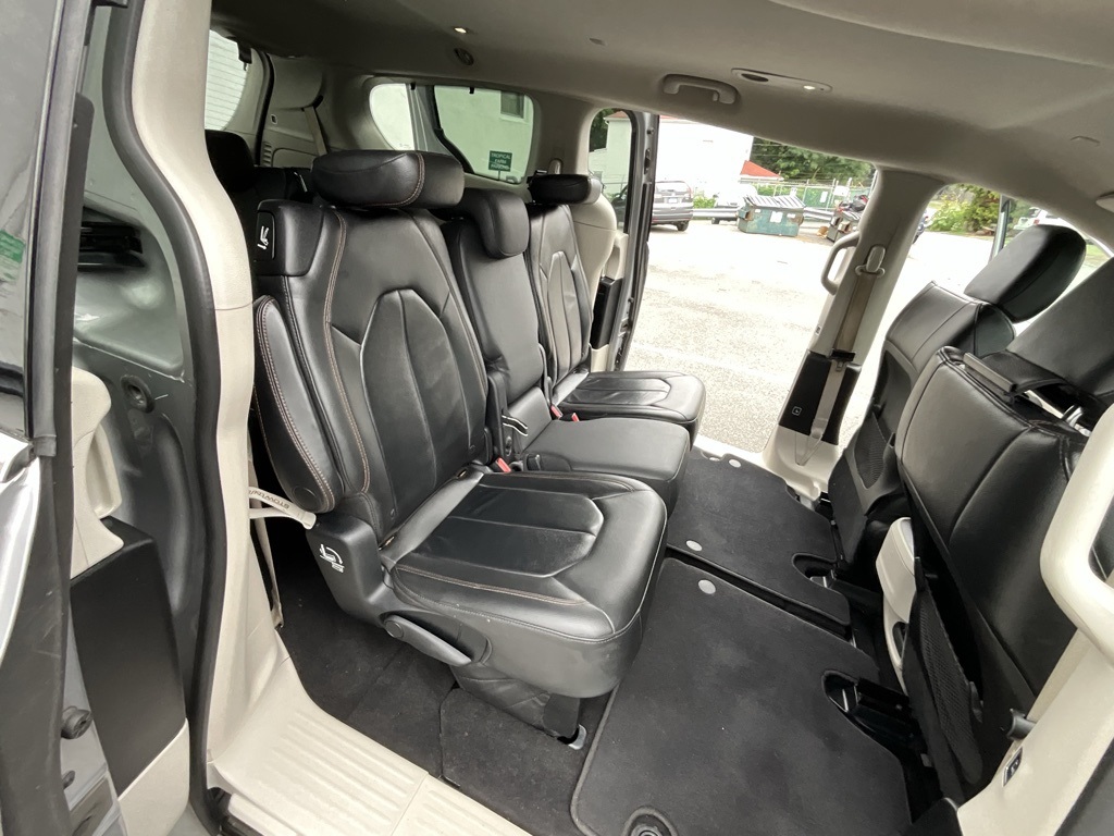 2017 Chrysler Pacifica Touring L photo 27