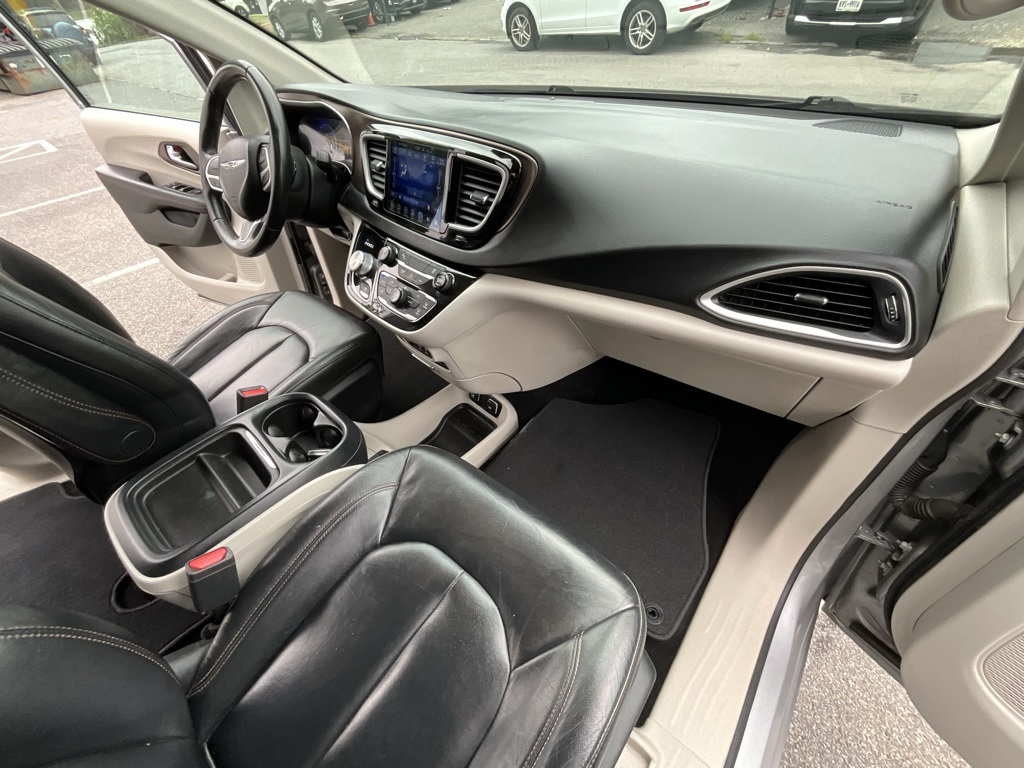 2017 Chrysler Pacifica Touring L photo 28