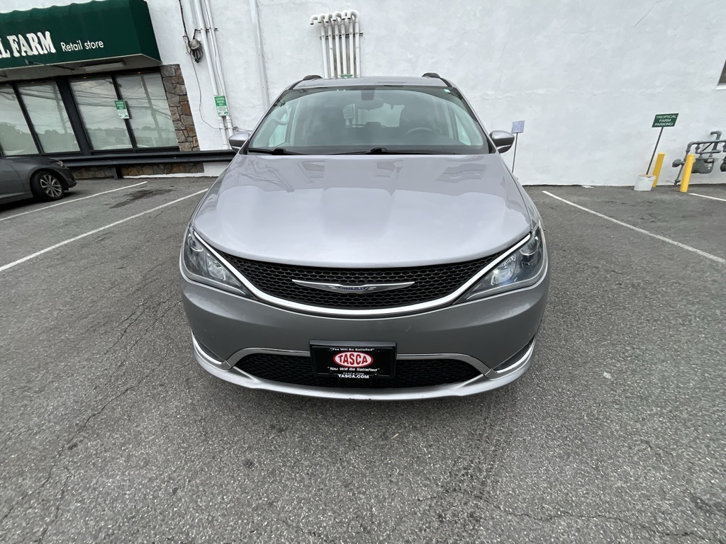 2017 Chrysler Pacifica Touring L photo 4