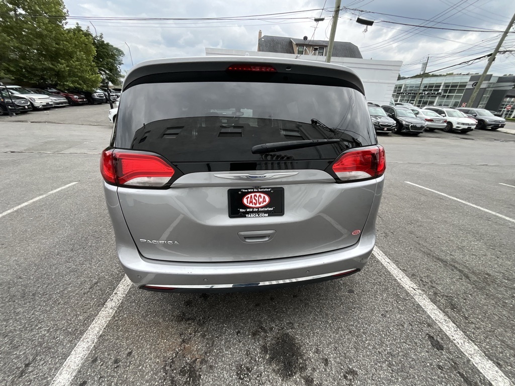 2017 Chrysler Pacifica Touring L photo 6