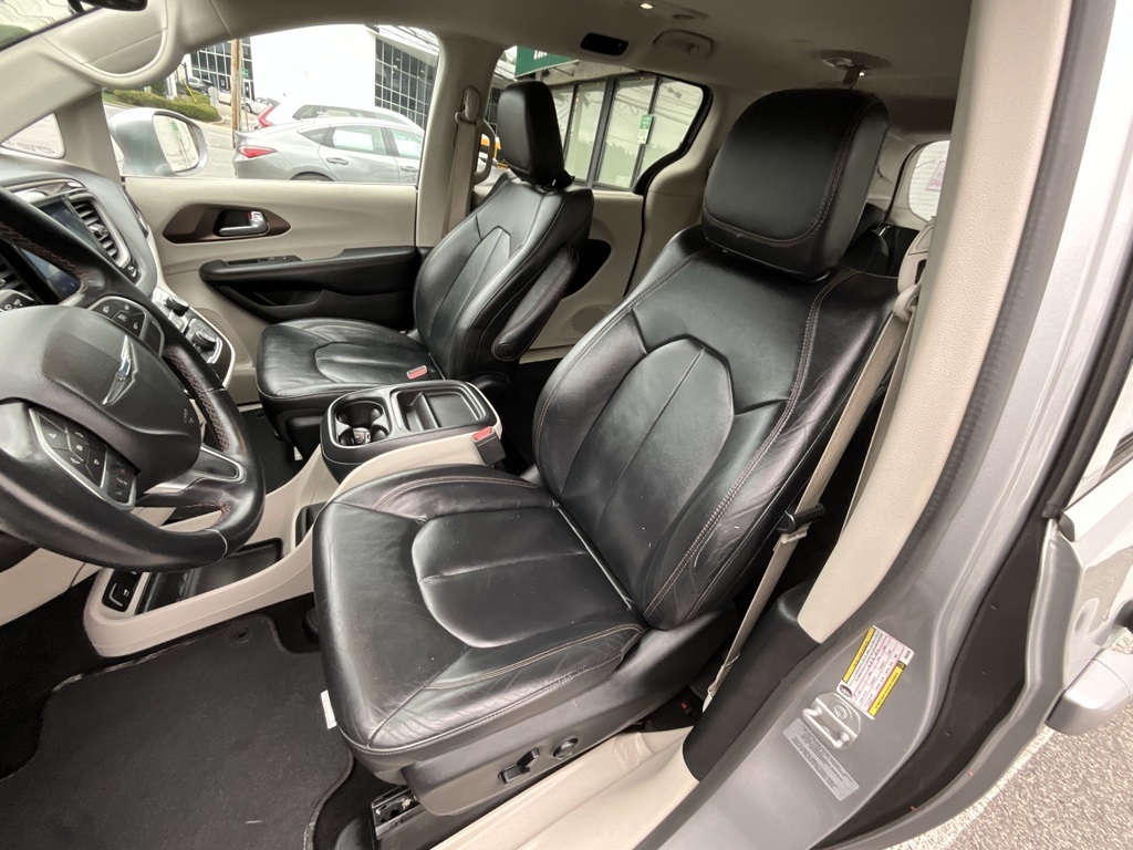 2017 Chrysler Pacifica Touring L photo 7