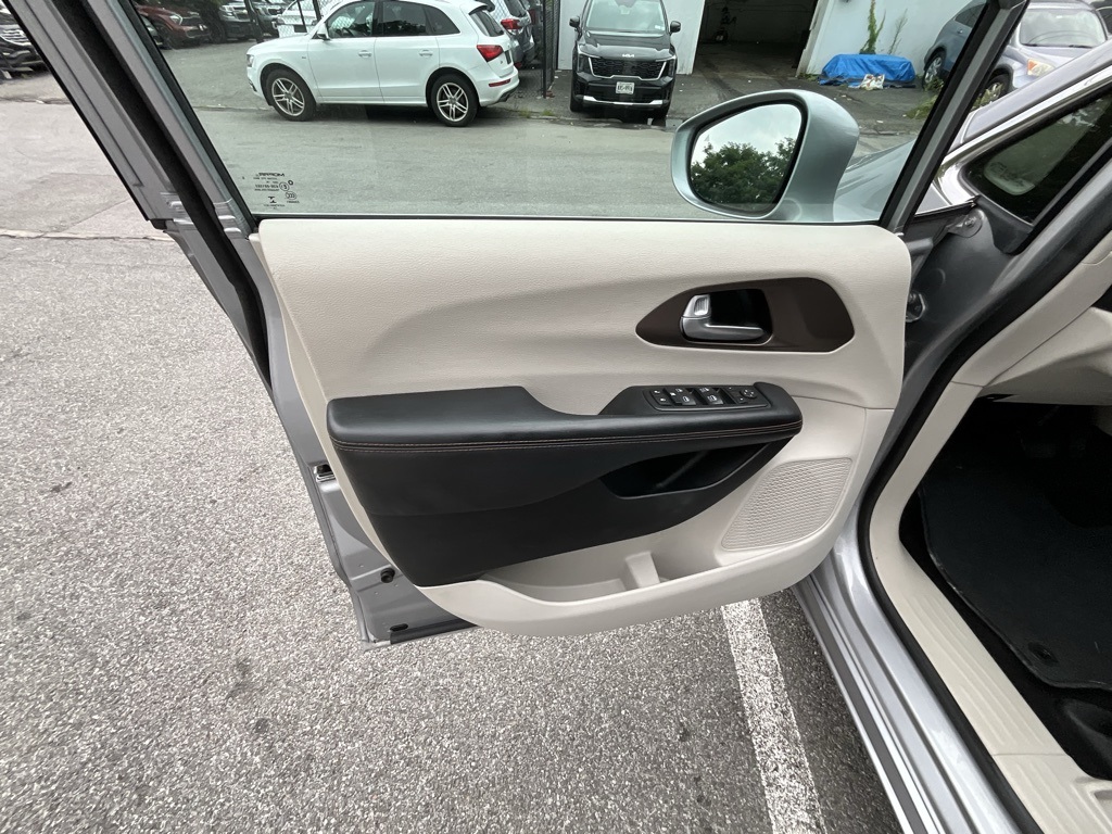 2017 Chrysler Pacifica Touring L photo 8