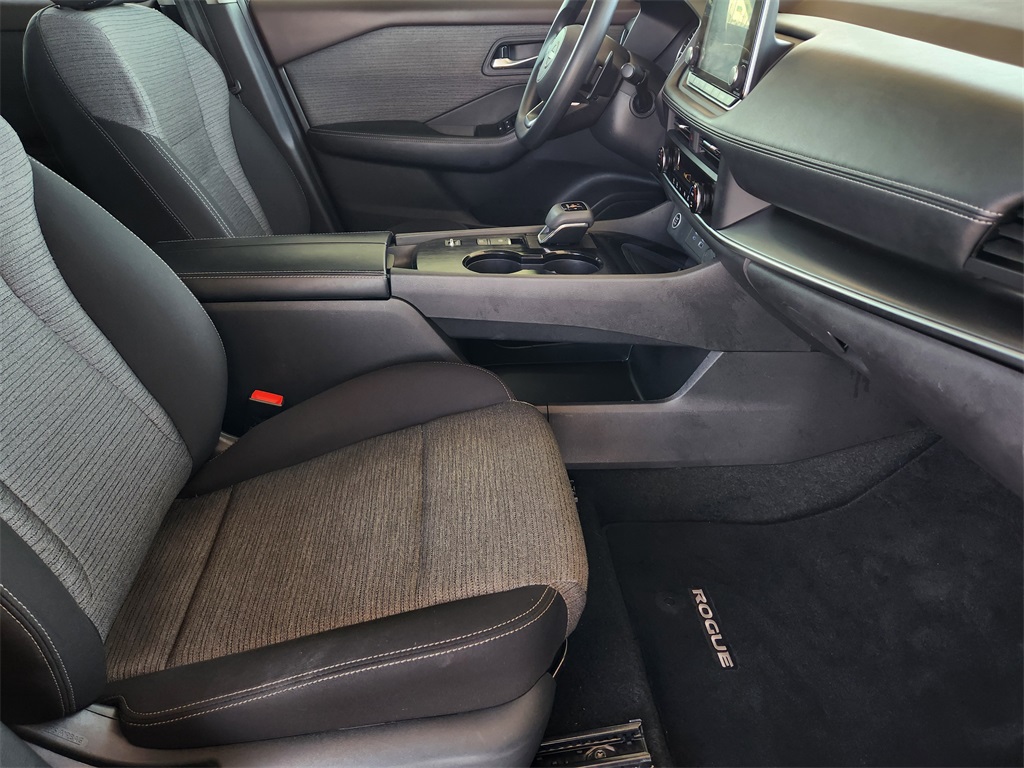 2023 Nissan Rogue SV photo 11