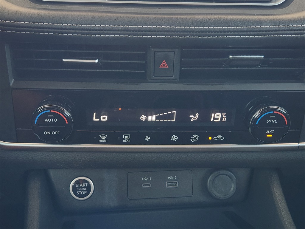 2023 Nissan Rogue SV photo 14