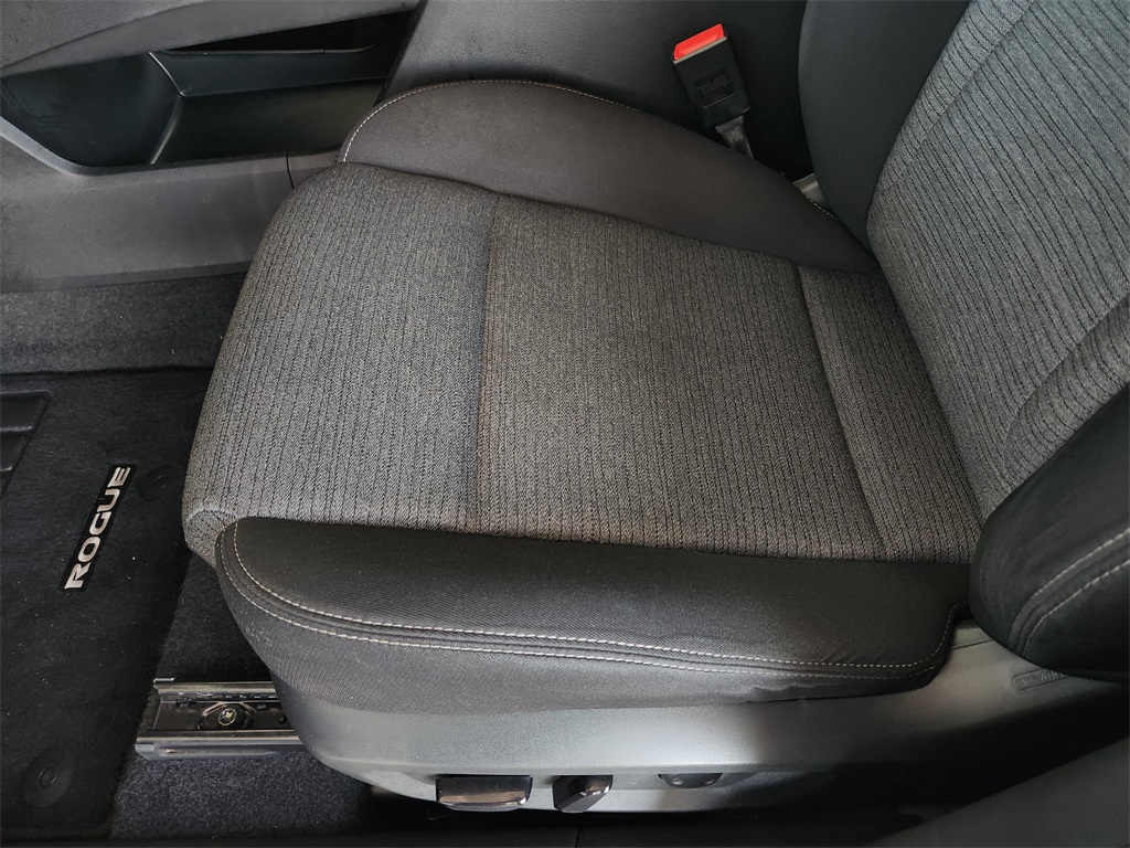 2023 Nissan Rogue SV photo 19