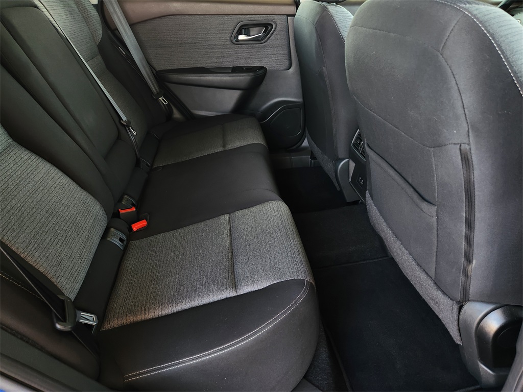2023 Nissan Rogue SV photo 27