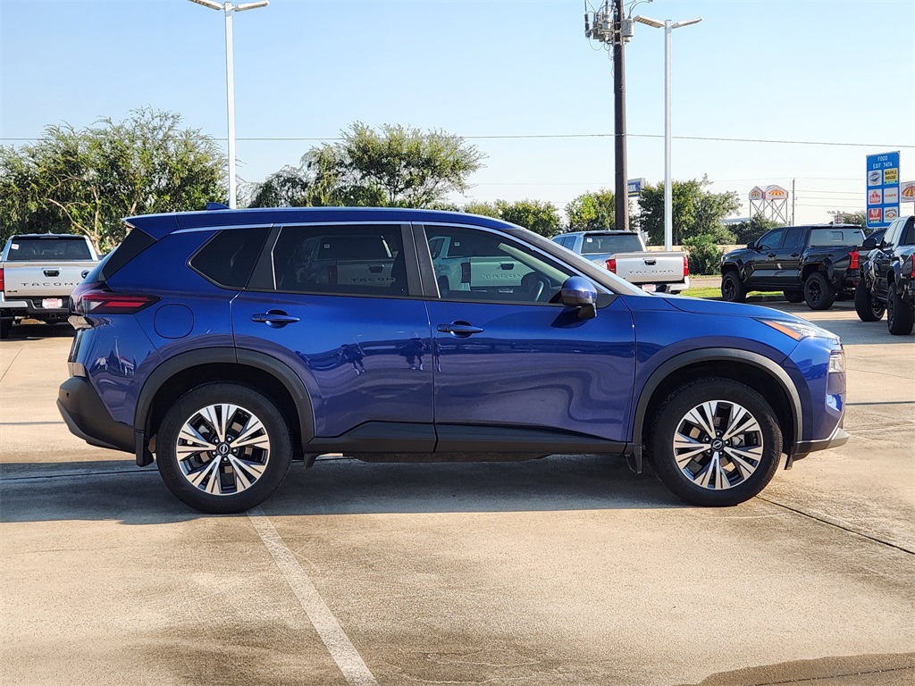 2023 Nissan Rogue SV photo 3