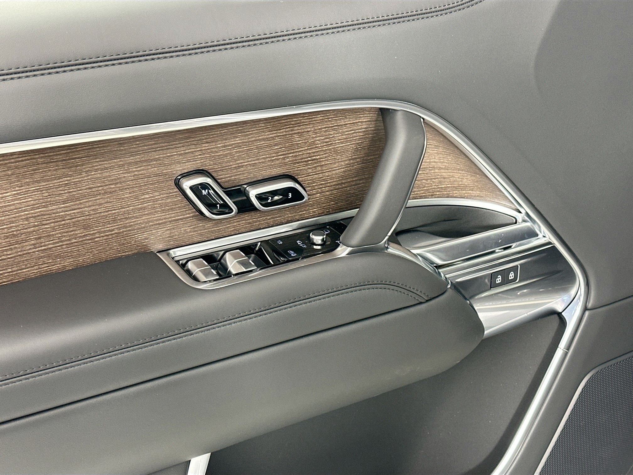 new 2025 Land Rover Range Rover car, priced at $142,530