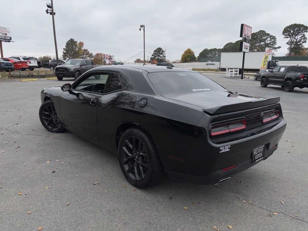 2021 Dodge Challenger SXT photo 3