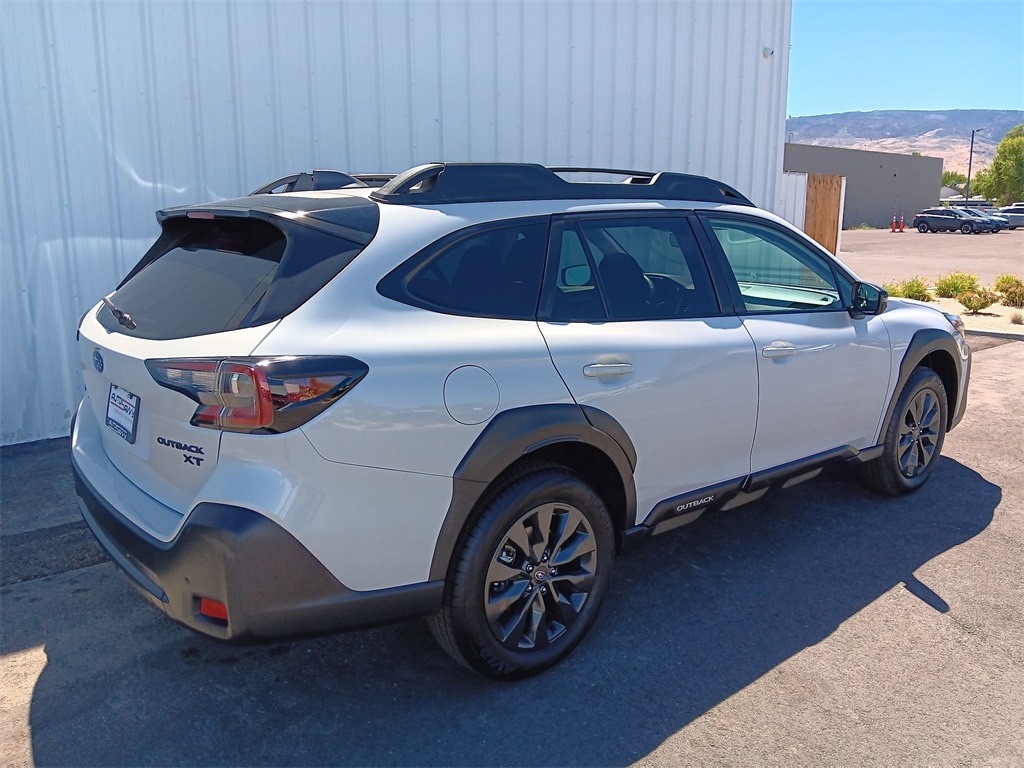 2024 Subaru Outback Onyx Edition XT photo 3