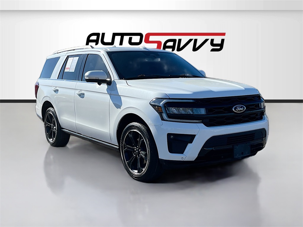 2023 Ford Expedition Limited's photo