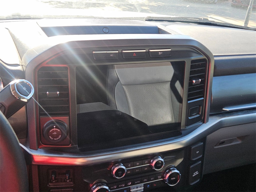 2022 Ford F-150 Lariat photo 17