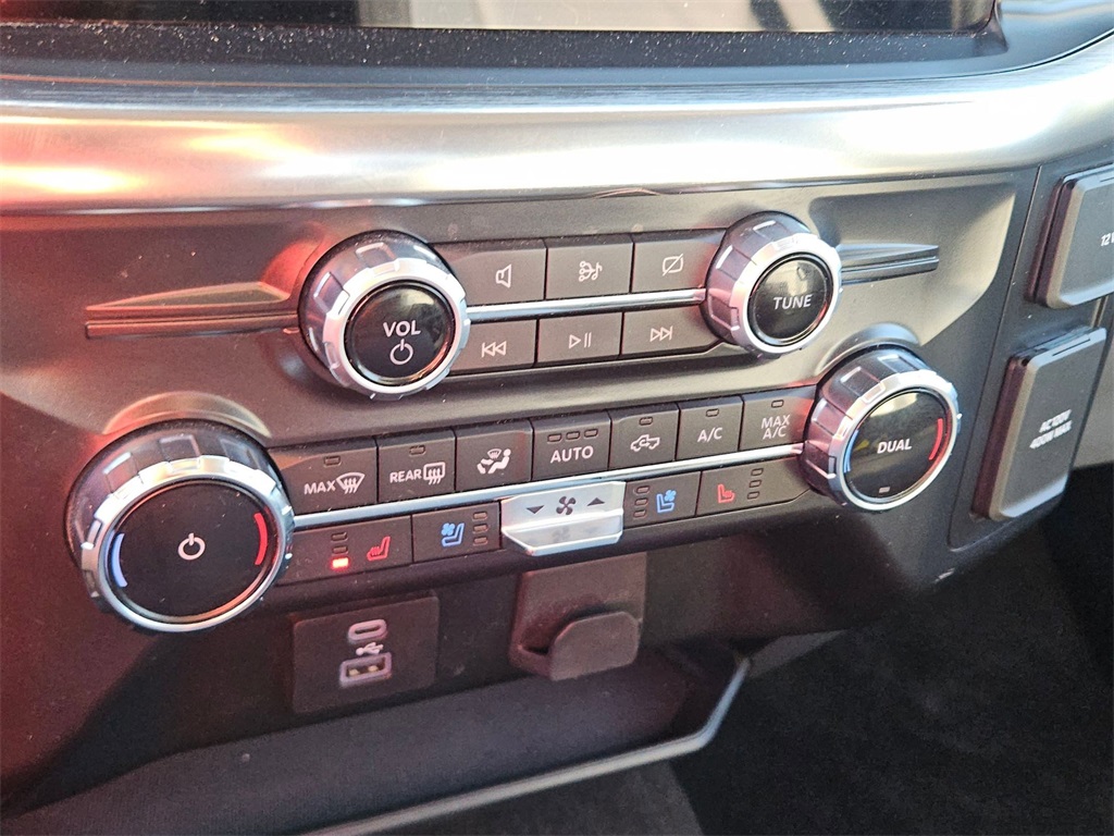 2022 Ford F-150 Lariat photo 18