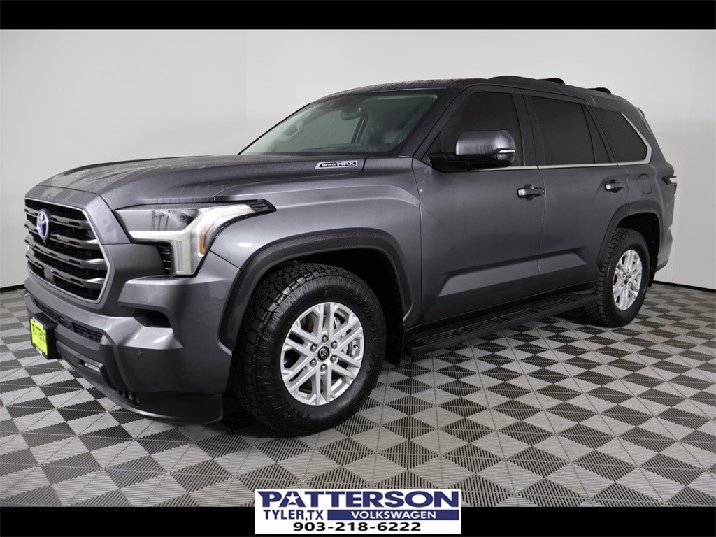 2023 Toyota Sequoia SR5's photo