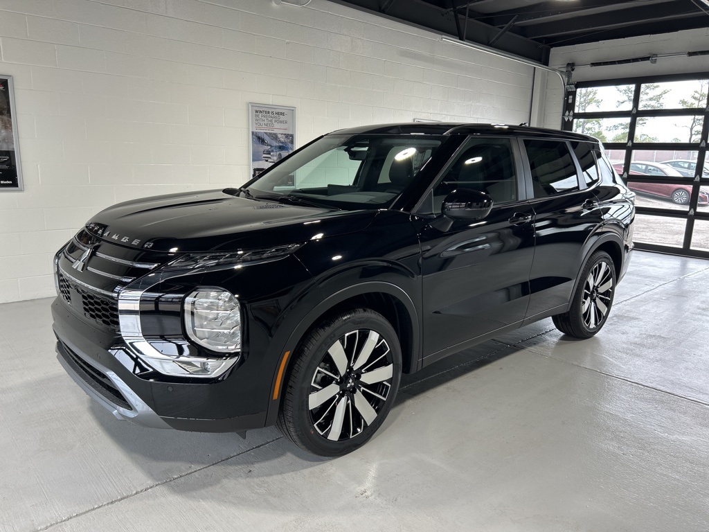 2025 Mitsubishi Outlander SE's photo