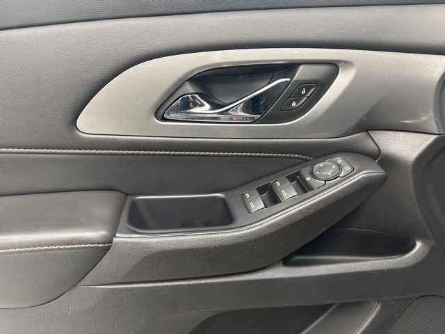 used 2021 Chevrolet Traverse car, priced at $19,998