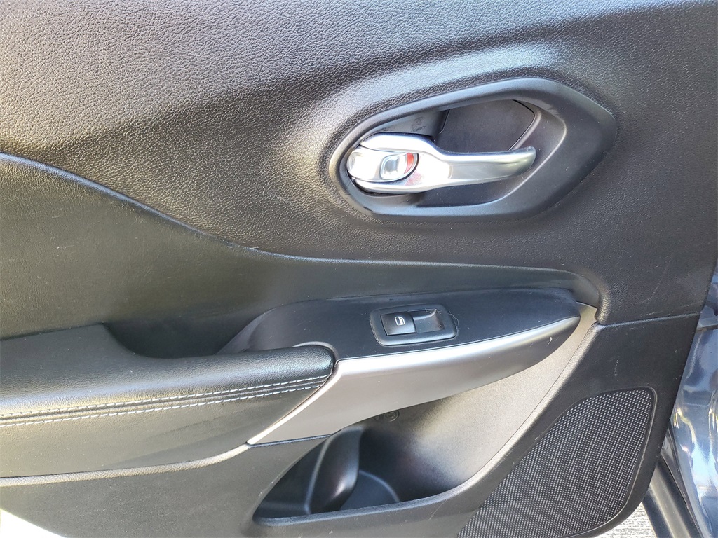 used 2021 Jeep Cherokee car, priced at $15,685