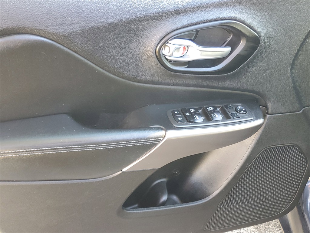 used 2021 Jeep Cherokee car, priced at $15,685