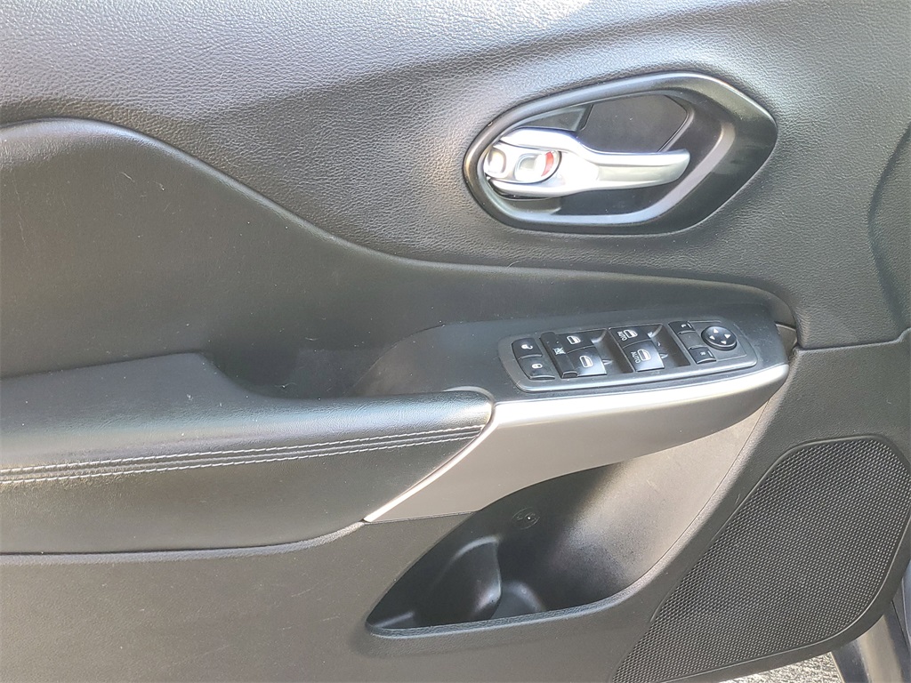 used 2021 Jeep Cherokee car, priced at $15,685