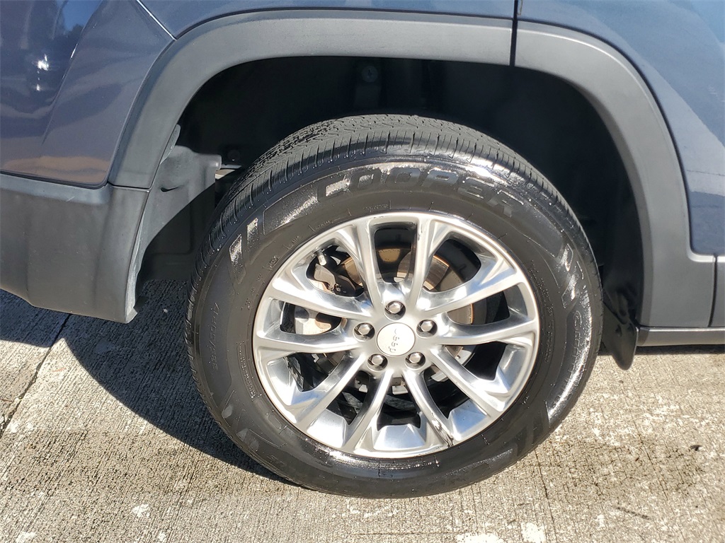 used 2021 Jeep Cherokee car, priced at $15,685