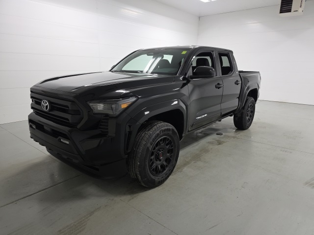 2025 Toyota Tacoma SR5 4x4 Double Cab photo 3