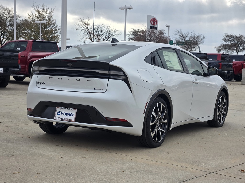 2026 Toyota Prius Plug-in Hybrid XSE photo 4
