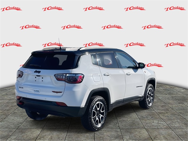 2024 Jeep Compass Trailhawk photo 3