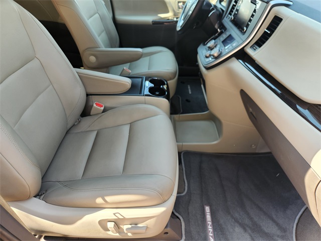 2020 Toyota Sienna XLE photo 12
