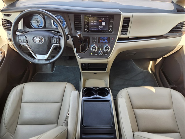 2020 Toyota Sienna XLE photo 23