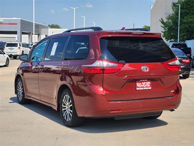 2020 Toyota Sienna XLE photo 4