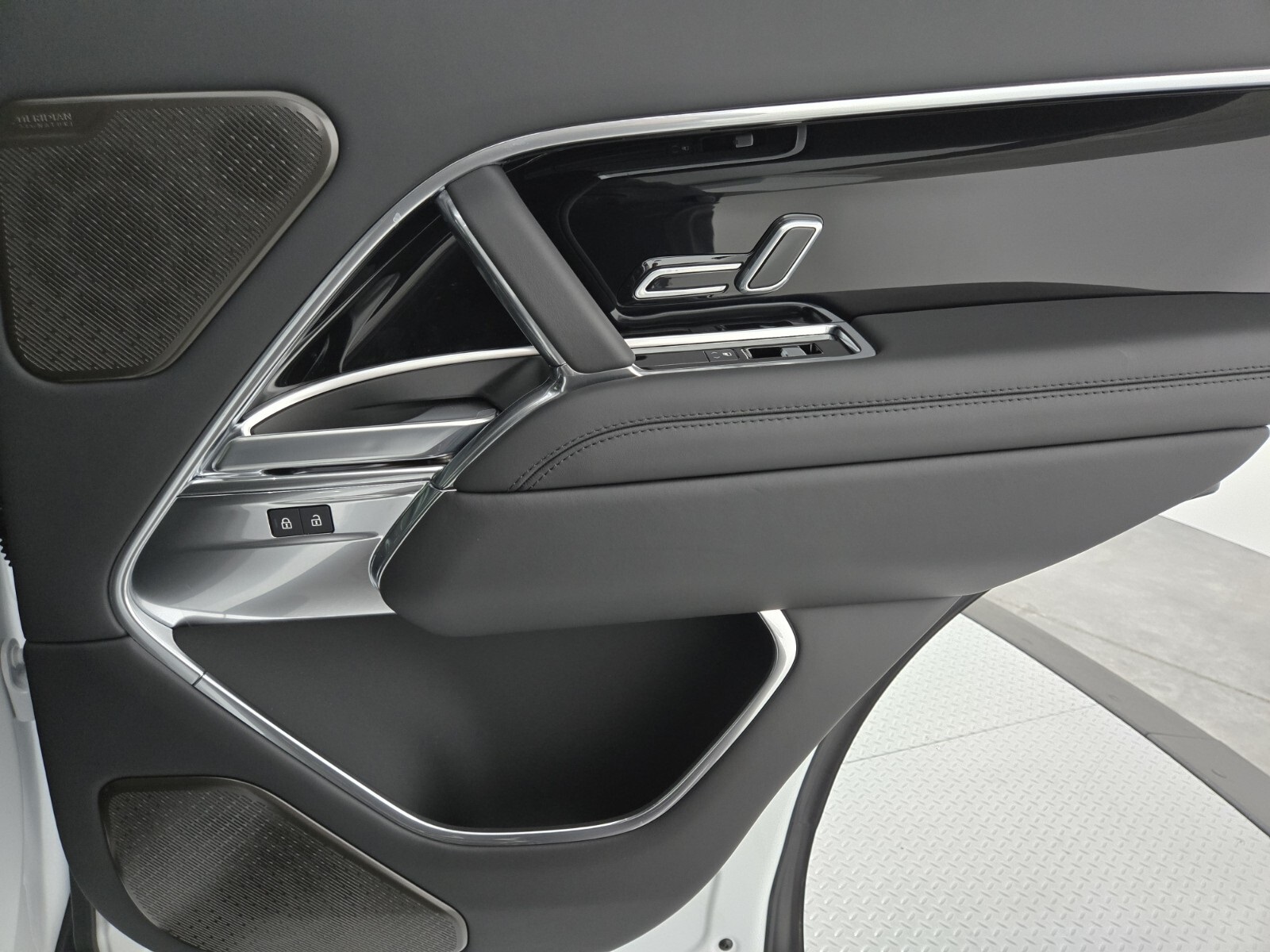 2025 Land Rover Range Rover Autobiography photo 19