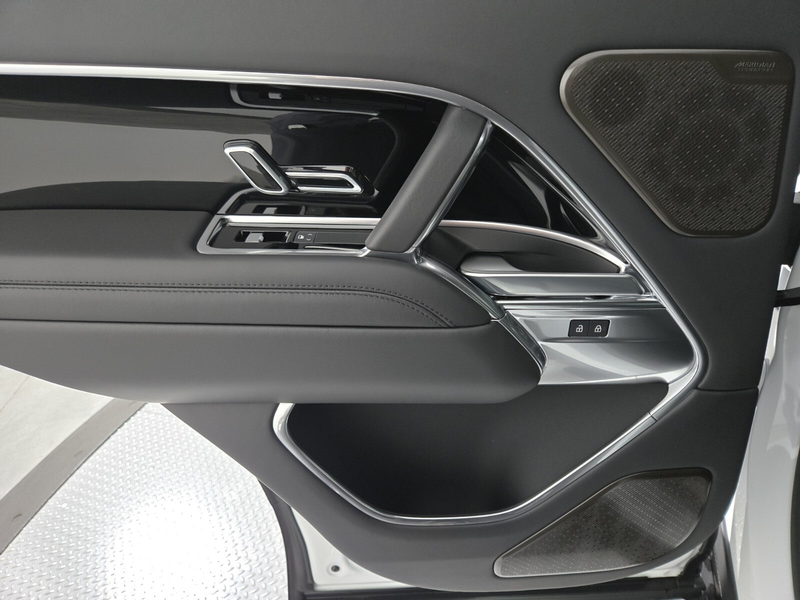 2025 Land Rover Range Rover Autobiography photo 20