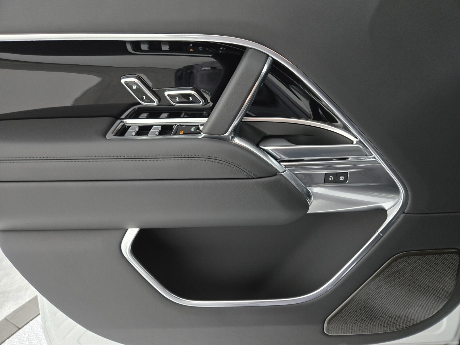 2025 Land Rover Range Rover Autobiography photo 21