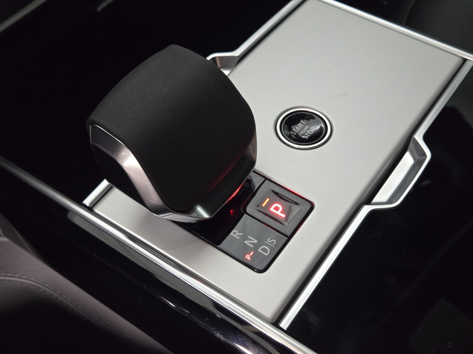 2025 Land Rover Range Rover Autobiography photo 24