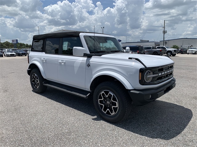 2025 Oxford White Ford Bronco Outer Banks 4X4 SUV
